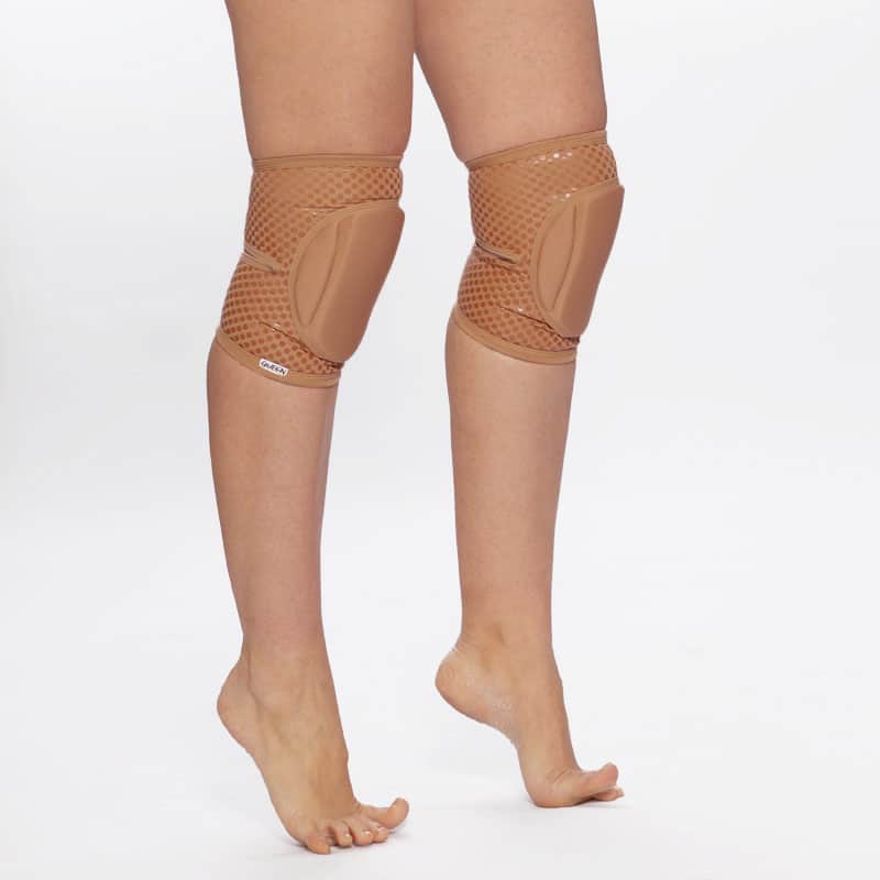 Grippy knee pads – Nude-Caramel - Image 3